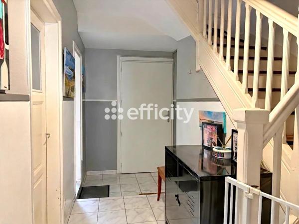 Maison
         5 pièces
        - 106 m² 338 000 € *