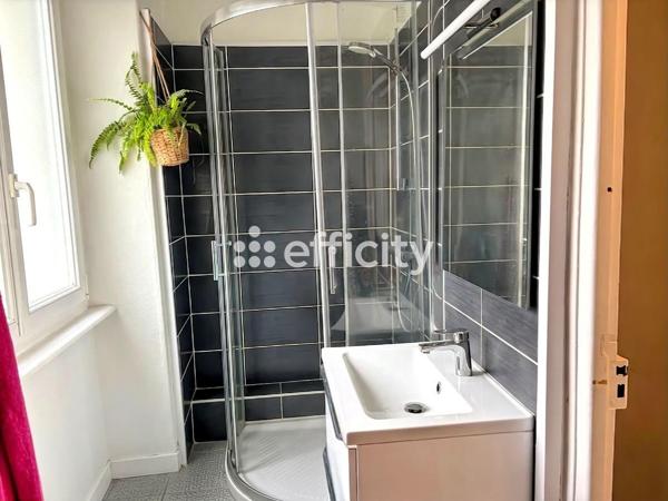 Maison
         5 pièces
        - 106 m² 338 000 € *