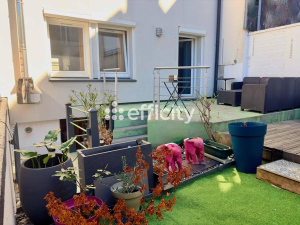 Maison
         5 pièces
        - 106 m² 338 000 € *