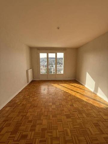 Résidence LES BOULEUX BAT B - F4 au 3ème étage d'un immeuble sécurisée