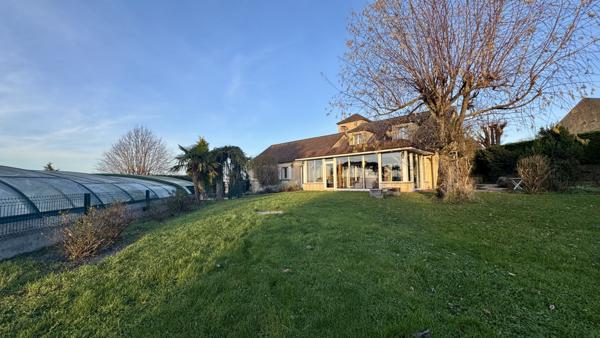 Avallon (89200) Propriété avec vue panoramique piscine couverte grand sejour et espace bien-être