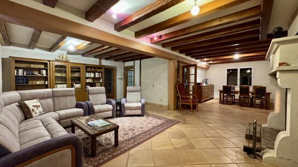 Avallon (89200) Propriété avec vue panoramique piscine couverte grand sejour et espace bien-être