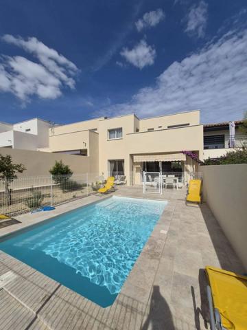 VILLA MEUBLÉE À ÉTRENNER DE TYPE 5 avec PISCINE et GARAGE