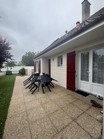 CHATILLON SUR SEINE : Pavillon de 1981 ,125m² sur terrain clôt arboré, piscine et garage. Châtillon-sur-Seine (21400)