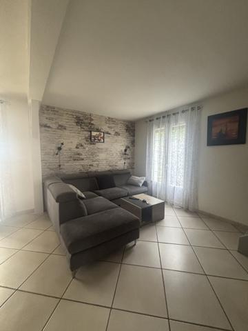 CHATILLON SUR SEINE : Pavillon de 1981 ,125m² sur terrain clôt arboré, piscine et garage. Châtillon-sur-Seine (21400)