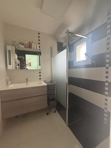 CHATILLON SUR SEINE : Pavillon de 1981 ,125m² sur terrain clôt arboré, piscine et garage. Châtillon-sur-Seine (21400)