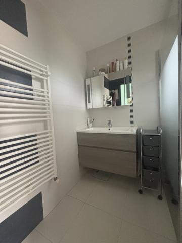 CHATILLON SUR SEINE : Pavillon de 1981 ,125m² sur terrain clôt arboré, piscine et garage. Châtillon-sur-Seine (21400)