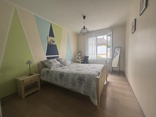 CHATILLON SUR SEINE : Pavillon de 1981 ,125m² sur terrain clôt arboré, piscine et garage. Châtillon-sur-Seine (21400)