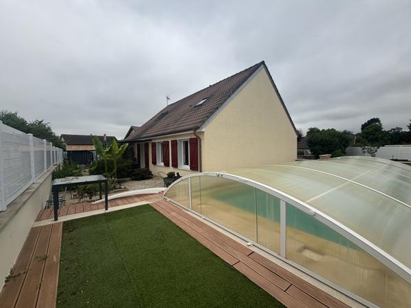 CHATILLON SUR SEINE : Pavillon de 1981 ,125m² sur terrain clôt arboré, piscine et garage. Châtillon-sur-Seine (21400)