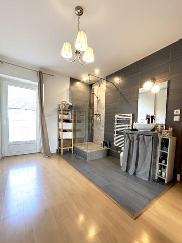 Flins-sur-Seine (78410) Maison de ville FAMILIALE - CENTRE DE FLINS - 159m² utiles - 5 CHAMBRES - PARKING