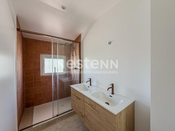 Gardanne centre ville-Maison 4 pièces d'une surface de 135 m2 avec une grande remise et jardin.