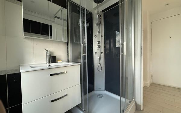 Appartement à louer    2 pièces • 60,95 m2 Marseille 10