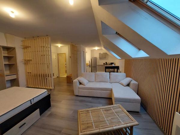 À saisir : Appartement type loft vendu meublé avec place de parking couverte et sécurisé
