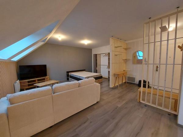 À saisir : Appartement type loft vendu meublé avec place de parking couverte et sécurisé