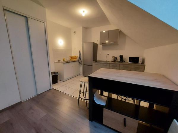 À saisir : Appartement type loft vendu meublé avec place de parking couverte et sécurisé