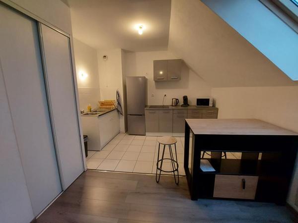 À saisir : Appartement type loft vendu meublé avec place de parking couverte et sécurisé