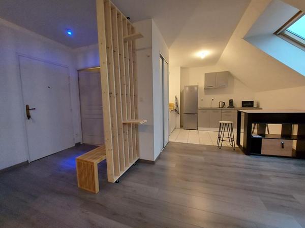 À saisir : Appartement type loft vendu meublé avec place de parking couverte et sécurisé