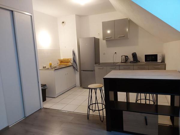 À saisir : Appartement type loft vendu meublé avec place de parking couverte et sécurisé