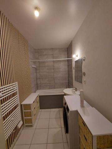 À saisir : Appartement type loft vendu meublé avec place de parking couverte et sécurisé