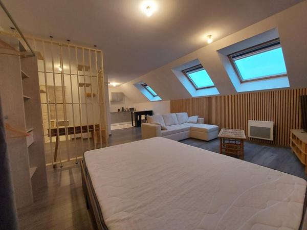 À saisir : Appartement type loft vendu meublé avec place de parking couverte et sécurisé