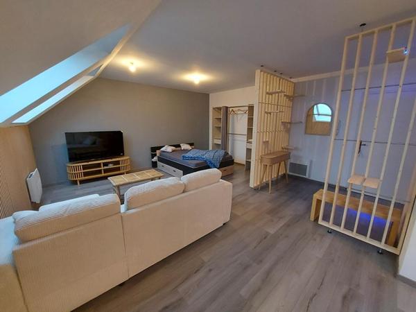 À saisir : Appartement type loft vendu meublé avec place de parking couverte et sécurisé