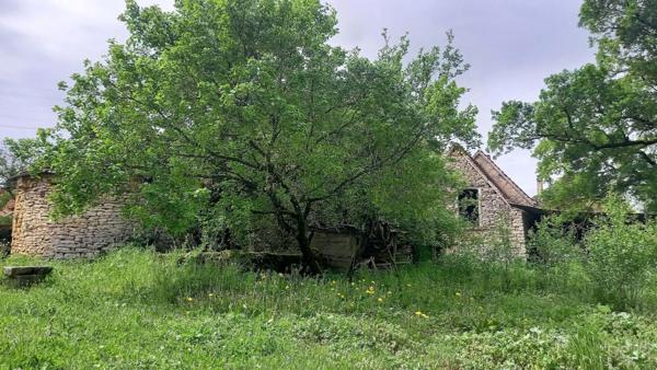 Ensemble immobilier en pierre 60m²  4 pièces à restaurer