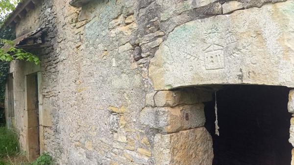 Ensemble immobilier en pierre 60m²  4 pièces à restaurer