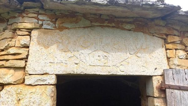 Ensemble immobilier en pierre 60m²  4 pièces à restaurer