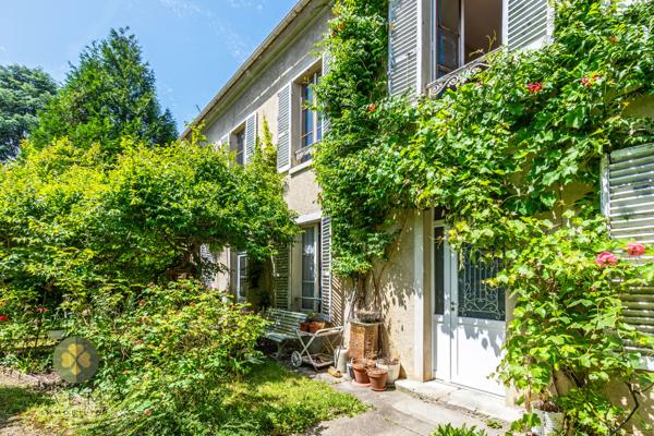 Maison
                                                                                                                                                                                                                                                                                                                        6 pièce(s)                                                                                                                                                                                                          4 chambre(s)                                                                                                                                                                                                          180  m²