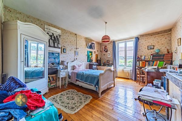 Maison
                                                                                                                                                                                                                                                                                                                        6 pièce(s)                                                                                                                                                                                                          4 chambre(s)                                                                                                                                                                                                          180  m²