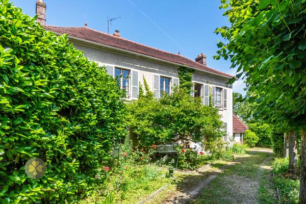 Maison
                                                                                                                                                                                                                                                                                                                        6 pièce(s)                                                                                                                                                                                                          4 chambre(s)                                                                                                                                                                                                          180  m²