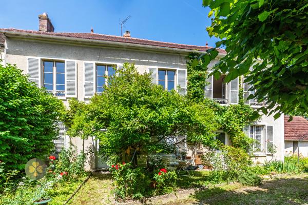 Maison
                                                                                                                                                                                                                                                                                                                        6 pièce(s)                                                                                                                                                                                                          4 chambre(s)                                                                                                                                                                                                          180  m²