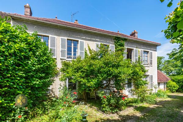 Maison
                                                                                                                                                                                                                                                                                                                        6 pièce(s)                                                                                                                                                                                                          4 chambre(s)                                                                                                                                                                                                          180  m²