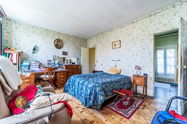 Maison
                                                                                                                                                                                                                                                                                                                        6 pièce(s)                                                                                                                                                                                                          4 chambre(s)                                                                                                                                                                                                          180  m²