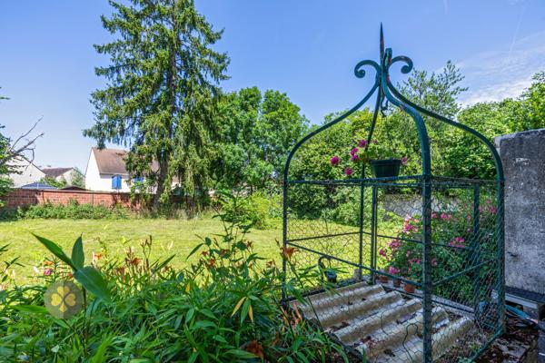 Maison
                                                                                                                                                                                                                                                                                                                        6 pièce(s)                                                                                                                                                                                                          4 chambre(s)                                                                                                                                                                                                          180  m²