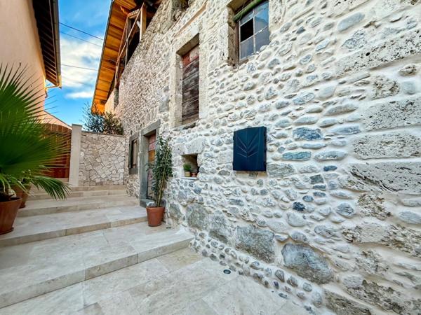 Maison de caractère avec grange à réinventer – Vétraz-Monthoux