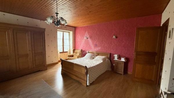 BRIE - MAISON EN PIERRE 217 M2