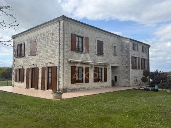 BRIE - MAISON EN PIERRE 217 M2