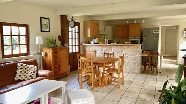 Maison
                                                                                                                                                                                                                                                                                                                        6 pièce(s)                                                                                                                                                                                                          3 chambre(s)                                                                                                                                                                                                          120  m²