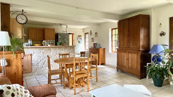 Maison
                                                                                                                                                                                                                                                                                                                        6 pièce(s)                                                                                                                                                                                                          3 chambre(s)                                                                                                                                                                                                          120  m²