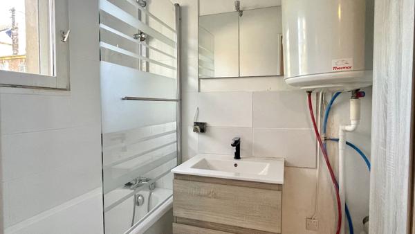 Appartement
                                                                                                                                                                                                                                                                                                                        2 pièce(s)                                                                                                                                                                                                          1 chambre(s)                                                                                                                                                                                                          42  m²