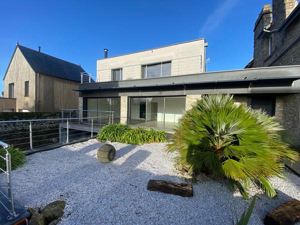 Maison à vendre à Dinan - 6 pièces, 4 chambres, proche commodités vie de plain pied possible