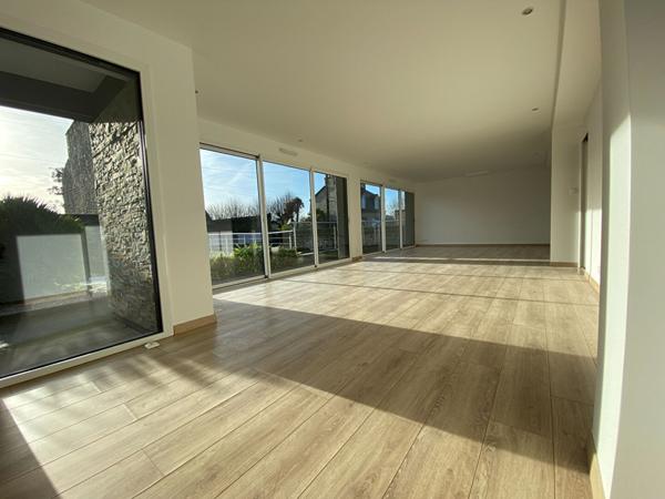 Maison à vendre à Dinan - 6 pièces, 4 chambres, proche commodités vie de plain pied possible