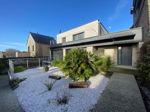 Maison à vendre à Dinan - 6 pièces, 4 chambres, proche commodités vie de plain pied possible