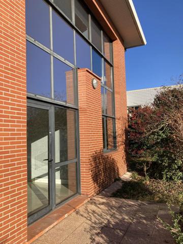 Local d'activité - Bureaux et Parking - GRAMONT GABARDIE