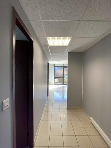 Local d'activité - Bureaux et Parking - GRAMONT GABARDIE