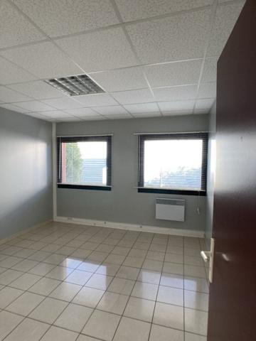 Local d'activité - Bureaux et Parking - GRAMONT GABARDIE