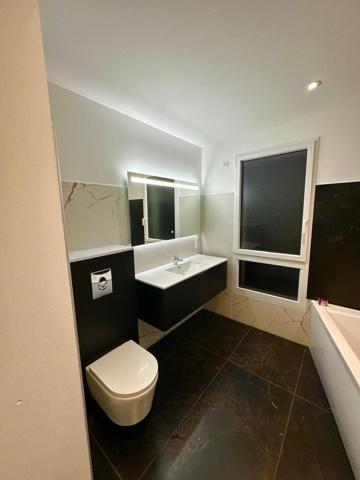 Maison contemporaine aux belles prestations aux Conches.