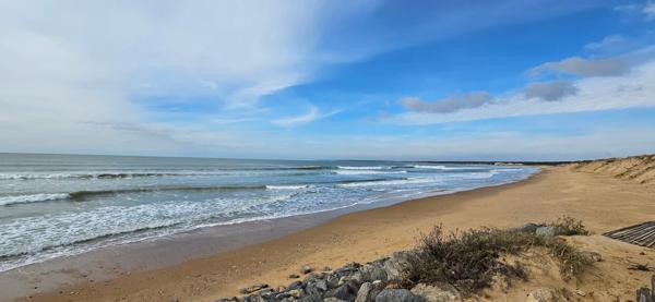 Maison contemporaine aux belles prestations aux Conches.