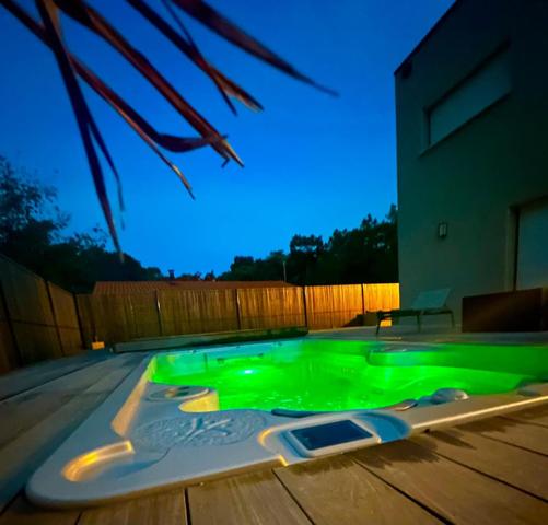 Maison contemporaine aux belles prestations aux Conches.